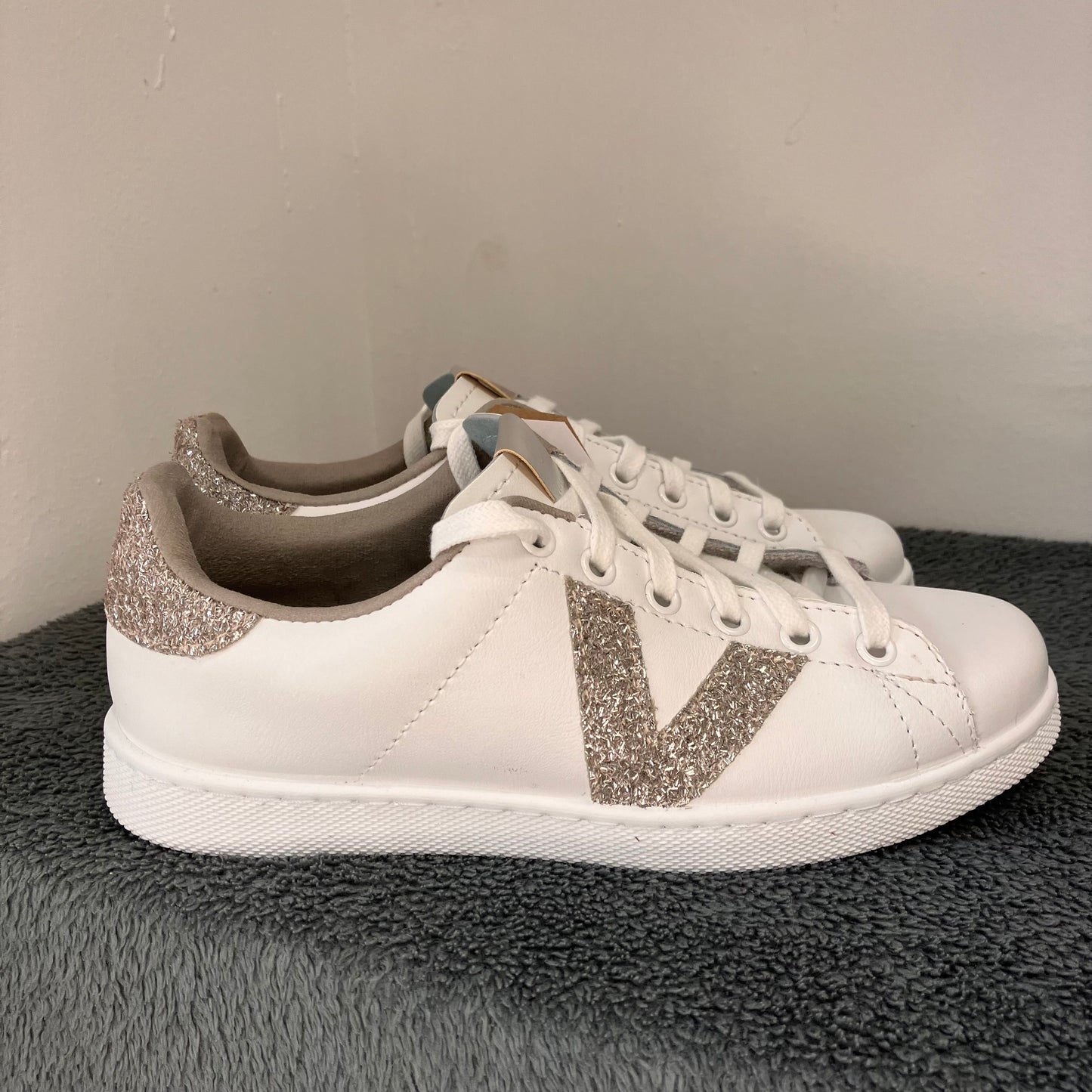 Victoria shoes Tennis cuir et copeaux glitter