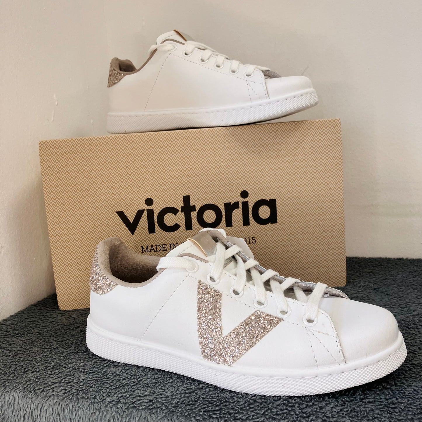 Victoria shoes Tennis cuir et copeaux glitter